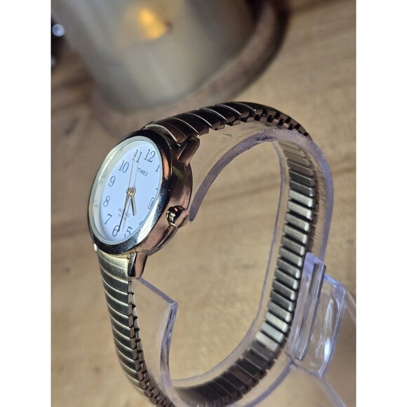 Timex Indiglo Ladies' Watch 25mm Gold Tone. Expansion Band. New Battery. - Picture 4 of 8
